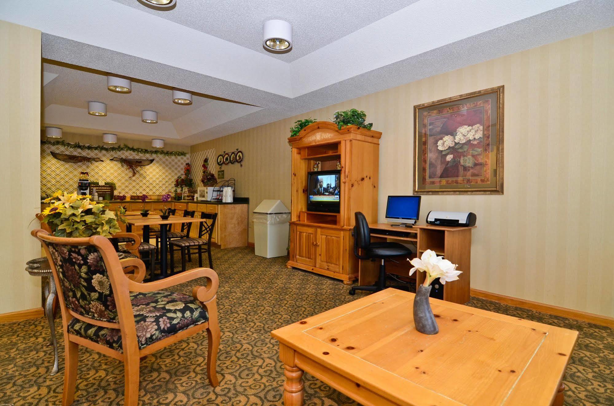 Best Western Hawkinsville Inn & Suites Интерьер фото